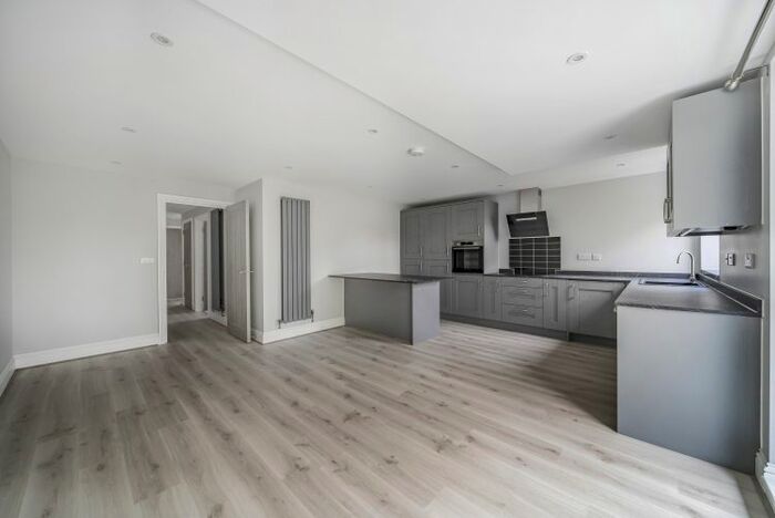 2 Bedroom Flat To Rent In Bladon Close, Oxford, OX2