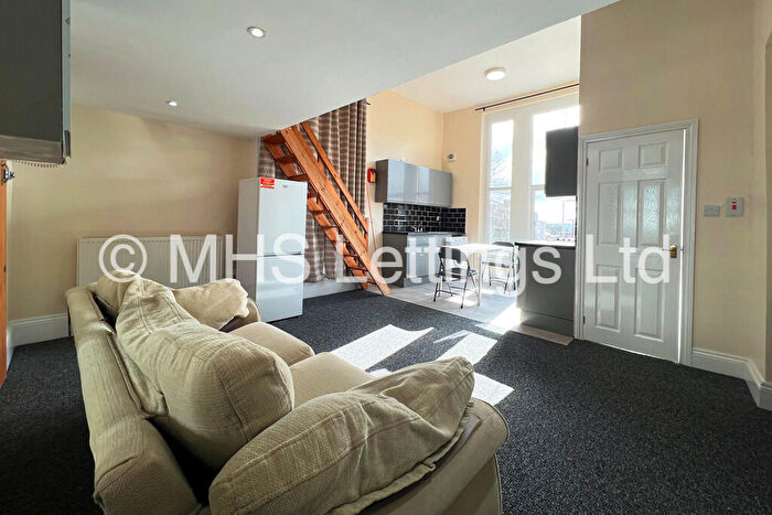 1 Bedroom Apartment To Rent In Flat, Moorland Road, LS6