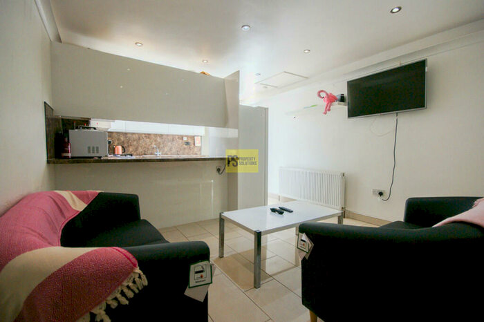 6 Bedroom Terraced House To Rent In Harrow Road - Bath Student Property, B29