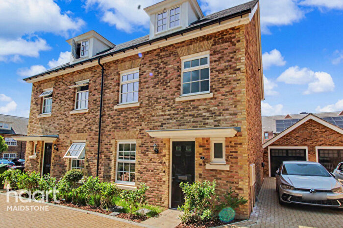 4 Bedroom Semi-Detached House To Rent In Cavalry Drive, Kent, ME14