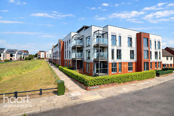 2 Bedroom Flat For Sale In Knot Tiers Drive, Northampton, NN5