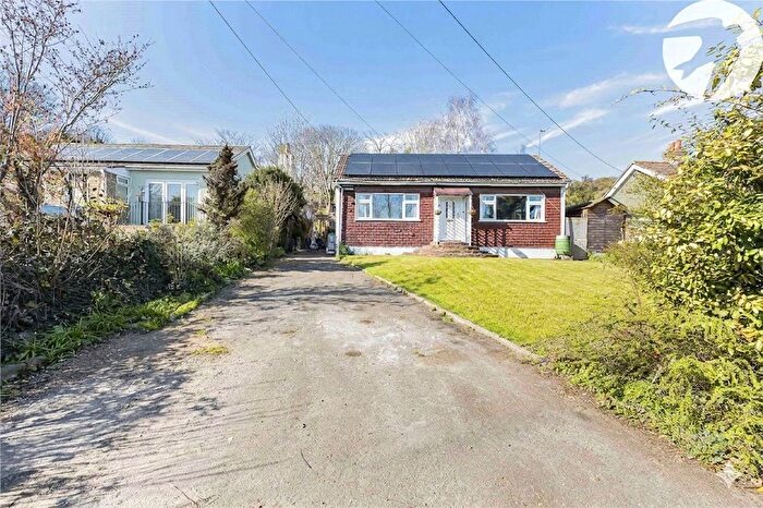 3 Bedroom Bungalow For Sale In Rochester Road, Cuxton, Kent, ME2