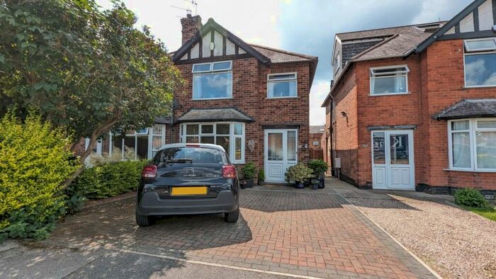 3 Bedroom Semi-Detached House To Rent In Gordon Road, West Bridgford, NG2