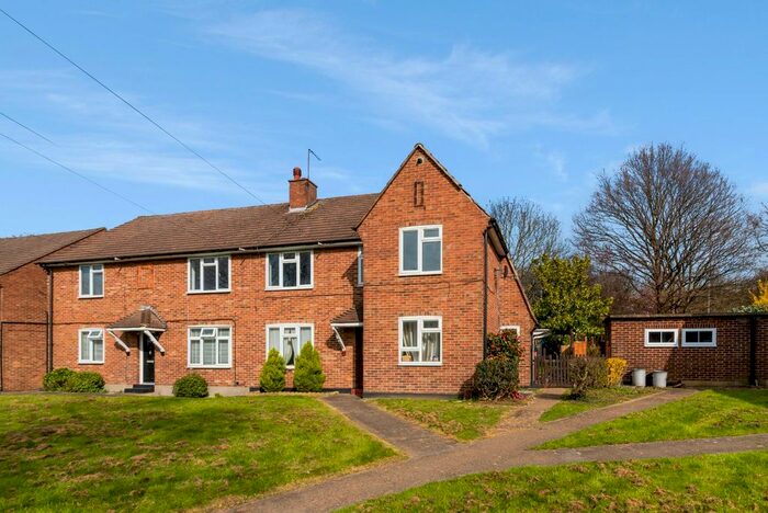 2 Bedroom Flat To Rent In Aboyne Drive, Raynes Park, London, SW20