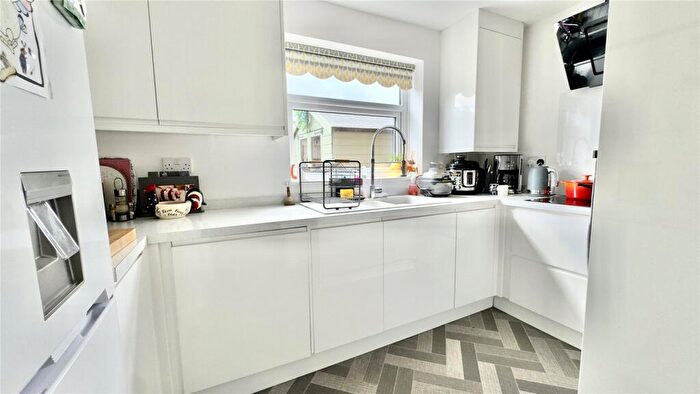 2 Bedroom Bungalow For Sale In Littlemore Close, Saughall Massie, Wirral, CH49
