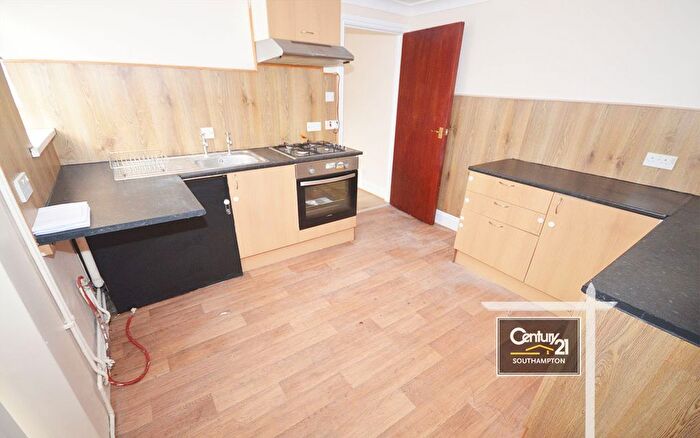 2 Bedroom Flat To Rent In |Ref: |, Portswood Road, Southampton, SO17