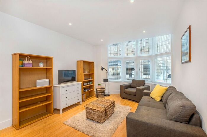2 Bedroom Flat To Rent In Upper Richmond Road, Putney, London, SW15