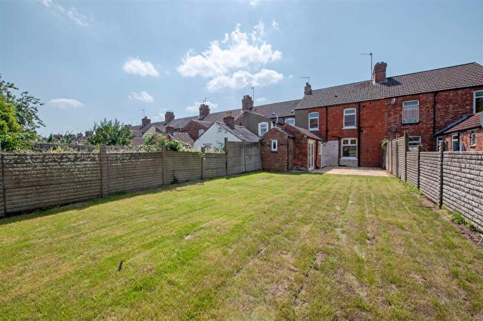 3 Bedroom Terraced House For Sale In Cromwell Road, Rushden, NN10
