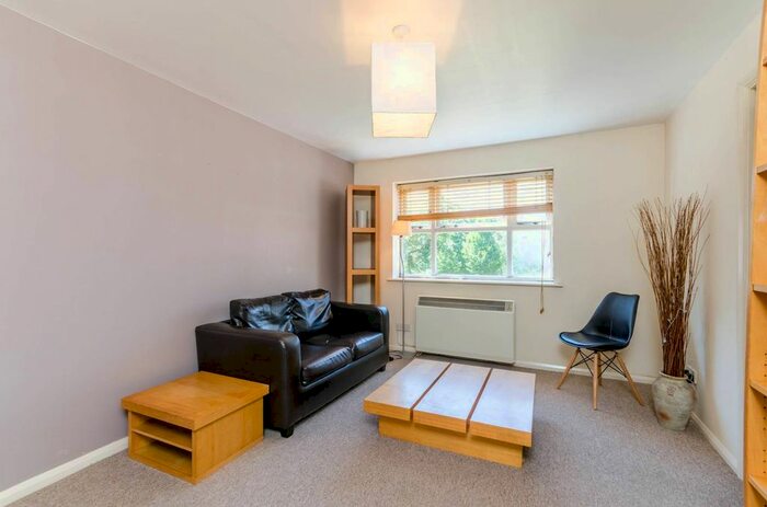 1 Bedroom Flat To Rent In Henry Doulton Drive, Tooting, London, SW17