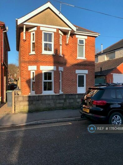 4 Bedroom Detached House To Rent In Green Road, Bournemouth, BH9