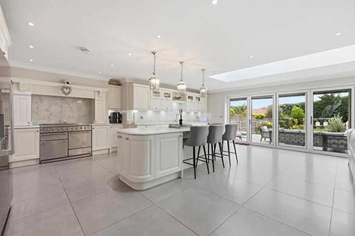 4 Bedroom Detached House For Sale In Hay Green Lane, Hook End, Brentwood, CM15