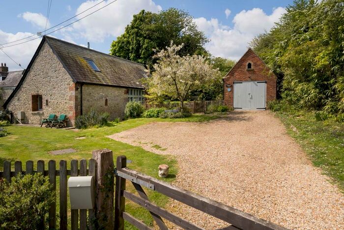 3 Bedroom Barn Conversion For Sale In Knighton Shute, Newchurch, Sandown, PO36