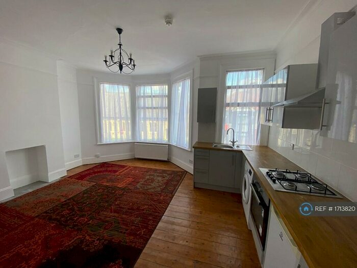 3 Bedroom Flat To Rent In Mount Pleasant Road, London, N17