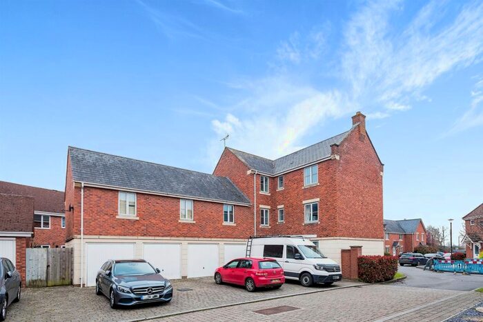 2 Bedroom Flat For Sale In Dorney Road, Swindon, SN25