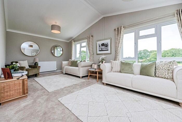 2 Bedroom Detached House For Sale In Willow Road, Great Horwood, Milton Keynes, MK17