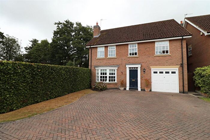 4 Bedroom Detached House For Sale In Chapel Garth, Holme On Spalding Moor, YO43