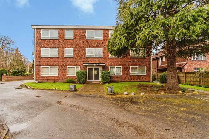 2 Bedroom Flat For Sale In Cedar Lawn, Arran Court, Cheadle Hulme, Cheadle, SK8