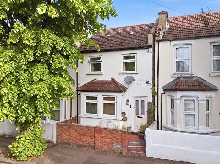 1 Bedroom Flat For Sale In Waverley Road, Walthamstow, London, E17