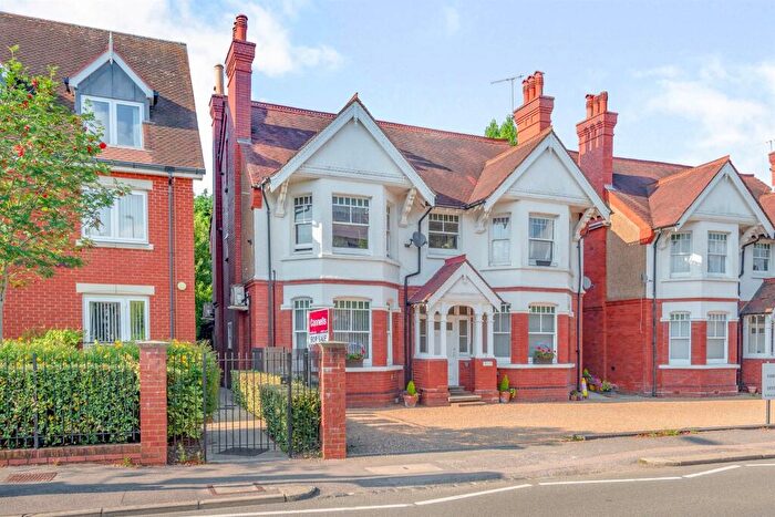 1 Bedroom Apartment For Sale In Station Road, Redhill, RH1