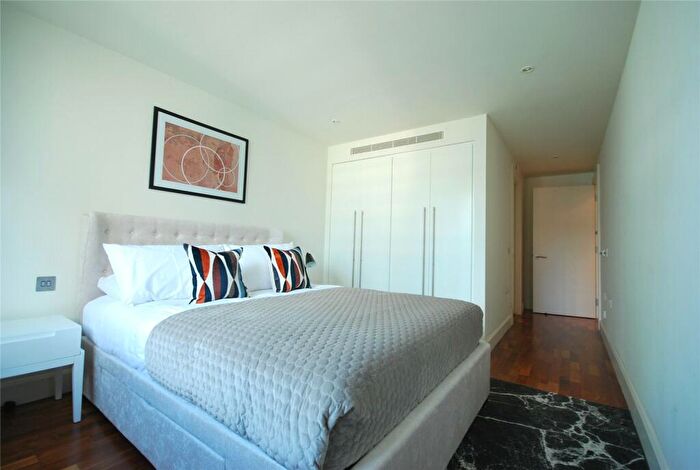 2 Bedroom Flat To Rent In Discovery Dock Apartments East, South Quay Square, E14