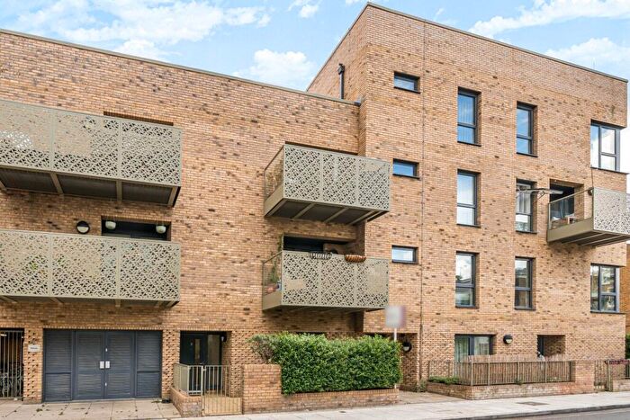 2 Bedroom Flat For Sale In Elmington Road, Camberwell, London, SE5