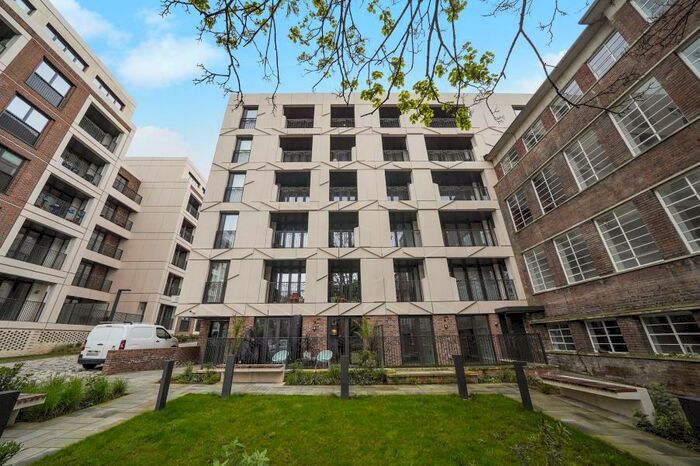 2 Bedroom Apartment To Rent In Ayres House, Crouch End, N8