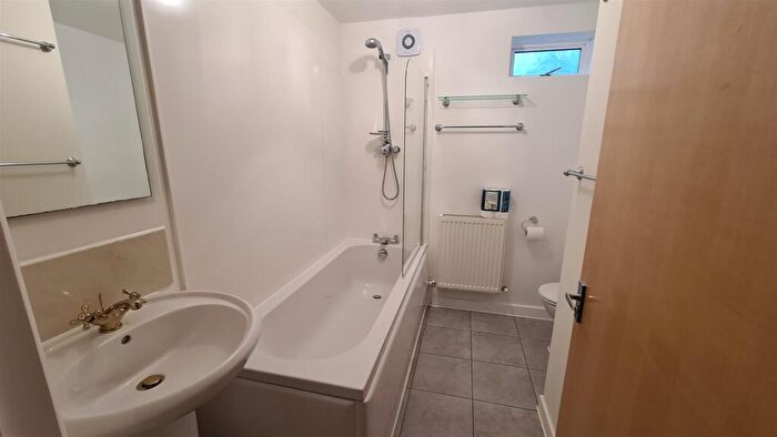 Flat To Rent In Wootton Road, Bristol, BS4