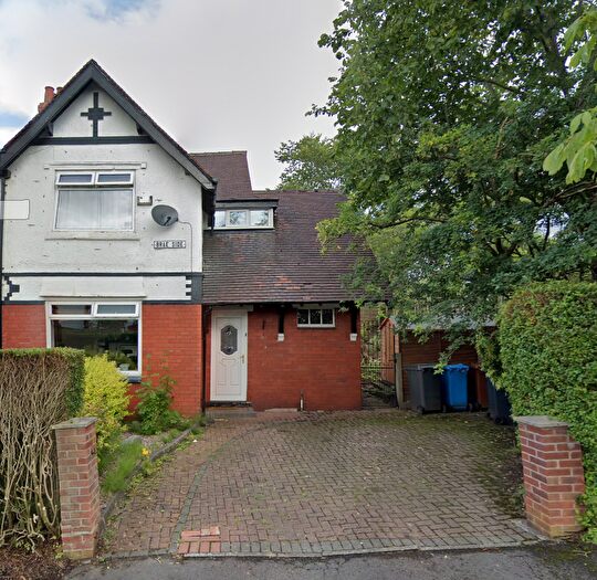 3 Bedroom Semi Detached House For Sale In Brae Side, Garden Suburb, OL8