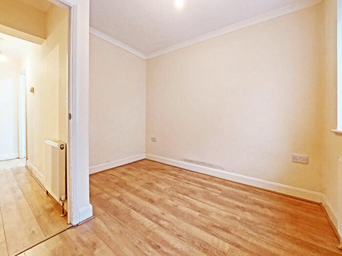 2 Bedroom Apartment For Sale In Shaftesbury Avenue, Harrow, HA2