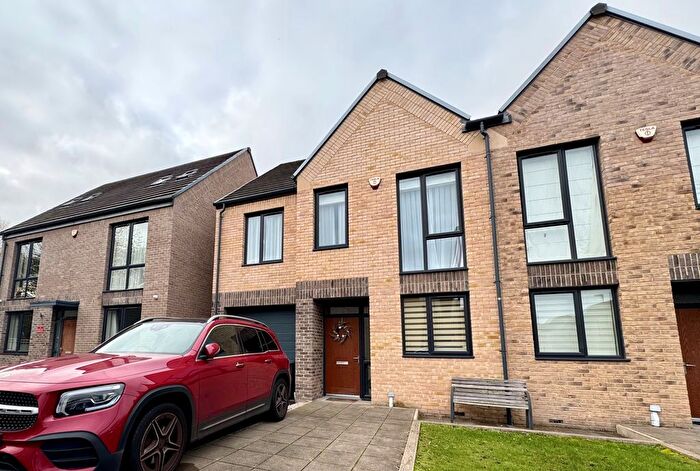 4 Bedroom Semi-Detached House To Rent In Etchells Road, Altrincham, WA14