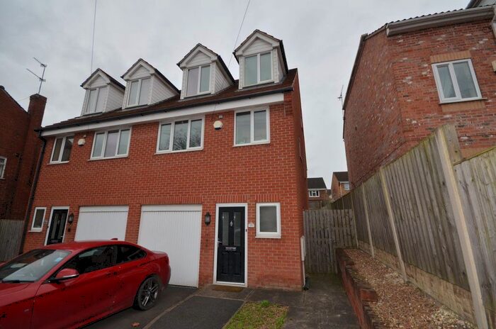 3 Bedroom Semi-Detached House To Rent In Monkhill Lane, Pontefract, WF8