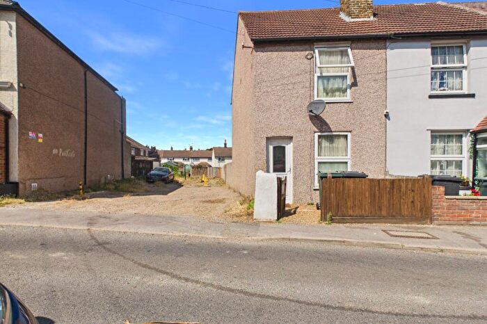 2 Bedroom End Of Terrace House For Sale In Hill House Road, Dartford, Kent, DA2