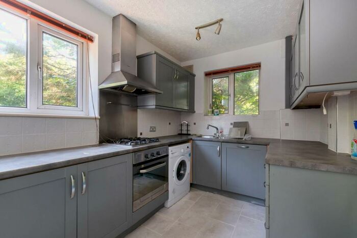 2 Bedroom Maisonette To Rent In Warrington Road, Croydon, CR0