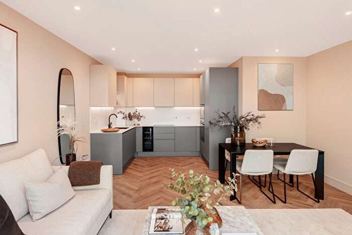 2 Bedroom Flat For Sale In Bicknell Way, London, SW17