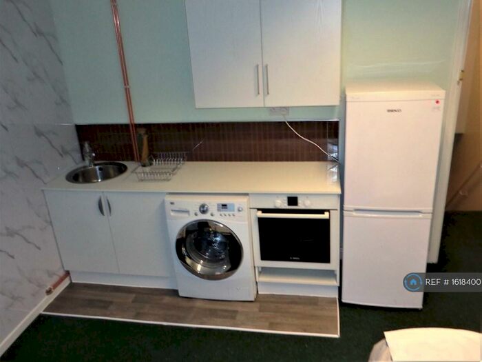 Studio To Rent In Tower Square, Stoke-On-Trent, ST6