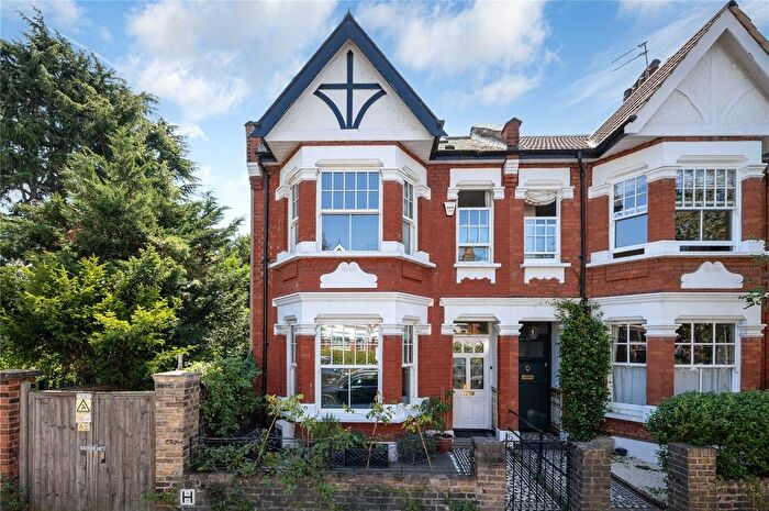 4 Bedroom End Terrace House For Sale In Ruskin Avenue, Kew, Surrey, TW9