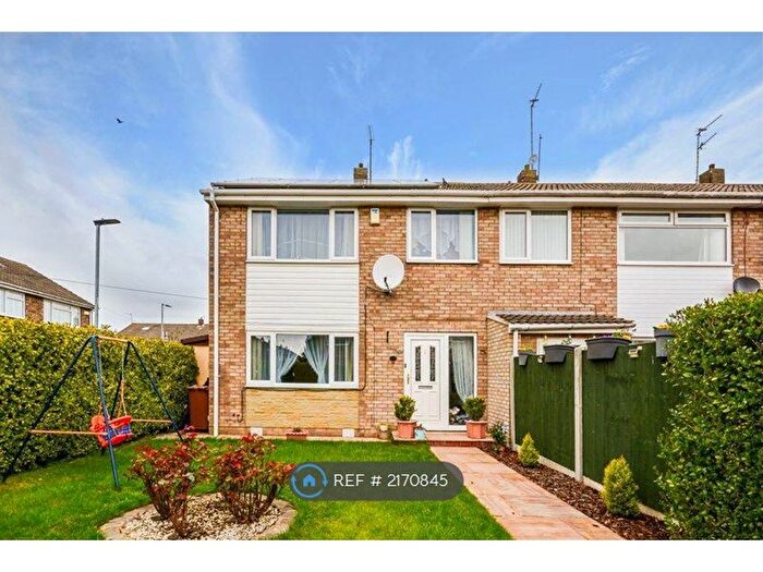 3 Bedroom Semi-Detached House To Rent In Newtondale, Hull, HU7