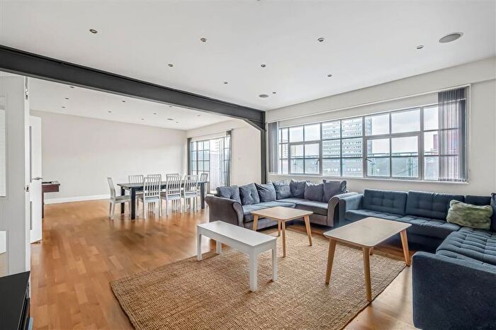 3 Bedroom Flat To Rent In Shepherdess Place, London, N1