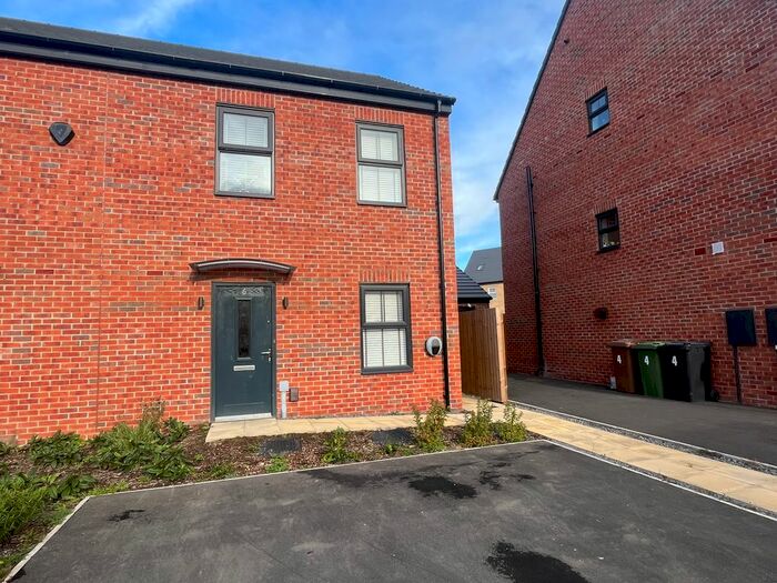 3 Bedroom Property To Rent In Tulip Drive, Seacroft, Leeds, LS14