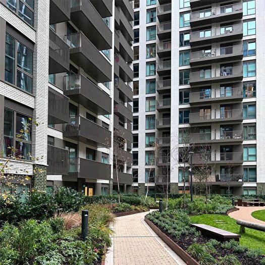 2 Bedroom Flat To Rent In Galleria House, Royal Eden Dock, London, E16