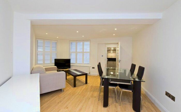 3 Bedroom Flat To Rent In Lupus Street, Pimlico, London, SW1V