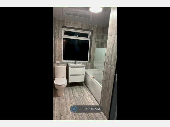 2 Bedroom Flat To Rent In Braids Court, Leicester, LE2