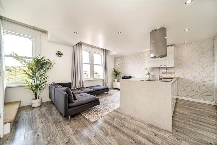 2 Bedroom Flat For Sale In Charlton Church Lane, Charlton, SE7