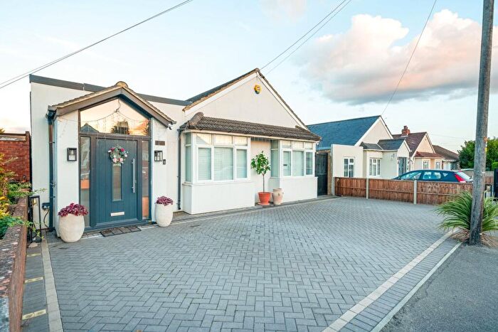 5 Bedroom Bungalow For Sale In Lawrence Way, Slough, SL1