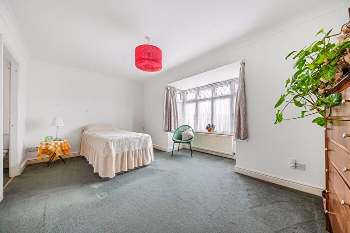 5 Bedroom Detached House For Sale In Blackfen Road, Sidcup, DA15