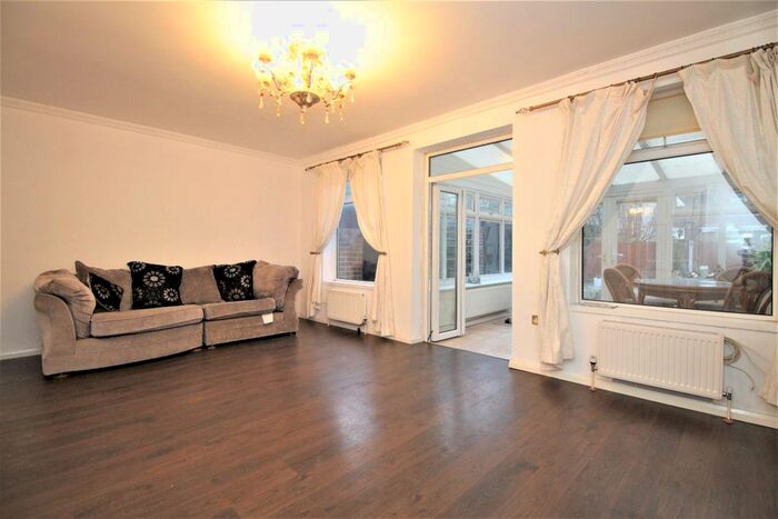 3 Bedroom Semi-Detached House To Rent In Bray Drive, Canning Town, E16