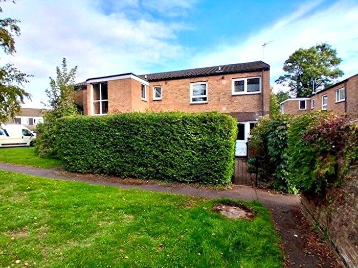 2 Bedroom Flat For Sale In Tenby Close, Cambridge, CB1