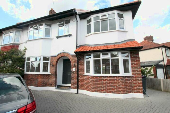 6 Bedroom House To Rent In Groveland Way, New Malden, KT3