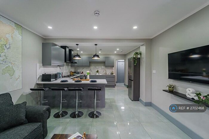 8 Bedroom Semi-Detached House To Rent In Charter Avenue, Coventry, CV4