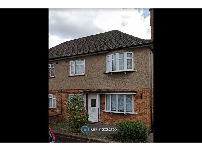 2 Bedroom Maisonette To Rent In Eastern Avenue, Ilford, IG2